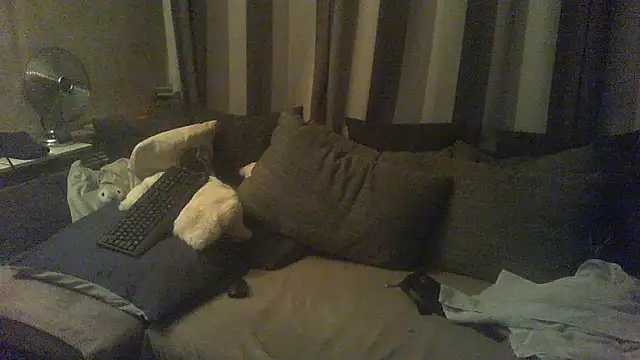 Denisxsxs online show from February 13, 2026, 6:52 pm