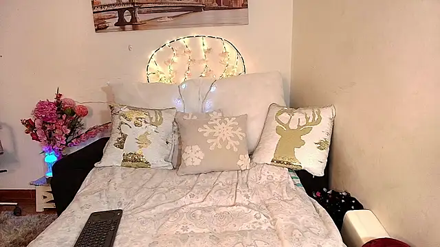 Snapshot of SweetMalory chatting on December 15, 2025, 4:40 am SweetMalory online show from December 15, 2025, 4:40 am