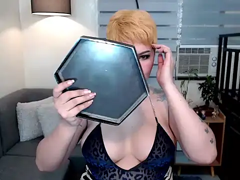 StarletSeductress online show from April 15, 2026, 6:01 pm