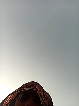 Shivani555 online show from November 30, 2025, 7:42 am