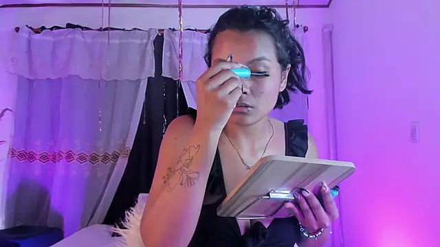 CloeEvans0 online show from November 30, 2025, 7:14 pm