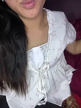 Snapshot of Mayli2x chatting on December 16, 2025, 4:11 pm Mayli2x online show from December 16, 2025, 4:11 pm