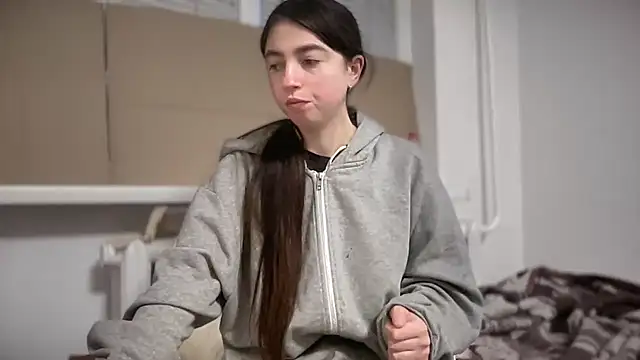 Aphr0ditee online show from February 2, 2026, 5:17 am