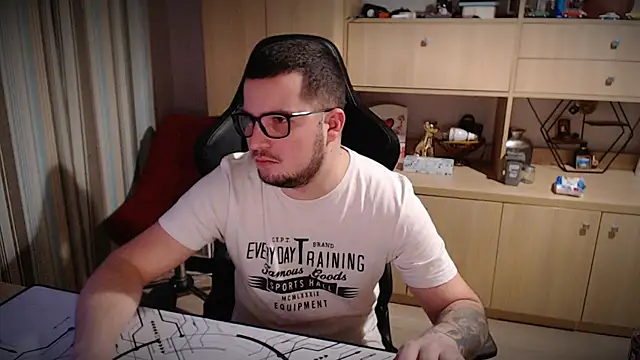 kevinnlovelly online show from December 18, 2025, 6:34 pm