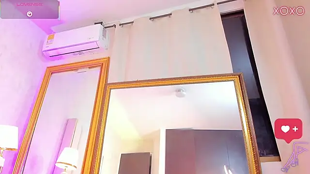 Snapshot of MoliBunny chatting on December 19, 2025, 5:54 am MoliBunny online show from December 19, 2025, 5:54 am