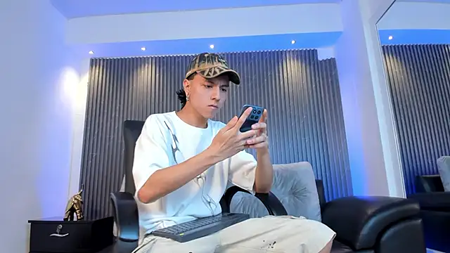 Snapshot of Bastthianxxx chatting on November 28, 2025, 6:30 pm Bastthianxxx online show from November 28, 2025, 6:30 pm