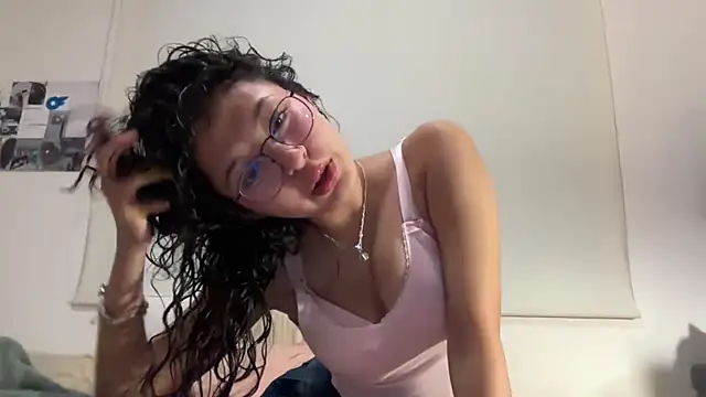 Alicatcua  online show from March 21, 2026, 2:02 am