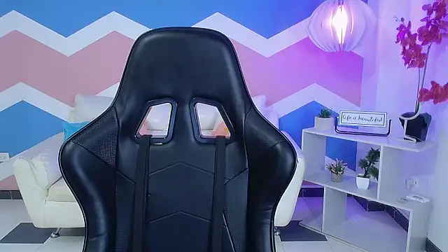 zahira1 online show from February 16, 2026, 8:18 pm