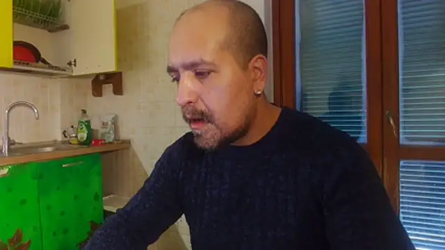 Snapshot of AMIRDIB2025 chatting on December 14, 2025, 2:11 pm AMIRDIB2025 online show from December 14, 2025, 2:11 pm