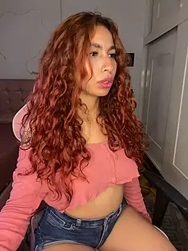 Snapshot of PrettyChloe_ chatting on May 19, 2026, 6:59 pm PrettyChloe online show from May 19, 2026, 6:59 pm