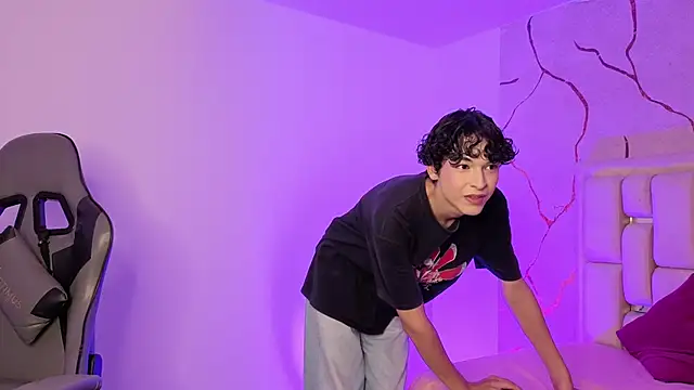 SthepanodiMonaco online show from February 13, 2026, 8:20 pm