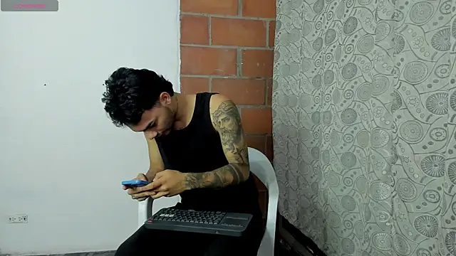 Snapshot of calvin-parker chatting on December 19, 2025, 3:21 am calvin-parker online show from December 19, 2025, 3:21 am