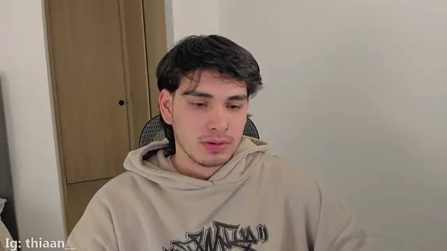 Snapshot of thiaann chatting on December 4, 2025, 1:15 am thiaann online show from December 4, 2025, 1:15 am