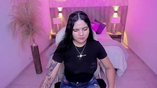 Snapshot of Allyson_brown_ chatting on December 15, 2025, 8:03 pm Allyson brown online show from December 15, 2025, 8:03 pm