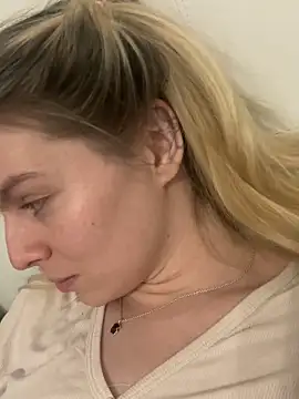 Snapshot of d0uble_trouble chatting on January 6, 2026, 10:47 pm d0uble trouble online show from January 6, 2026, 10:47 pm