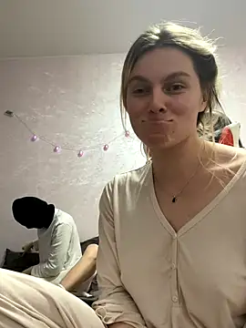 Snapshot of d0uble_trouble chatting on December 18, 2025, 9:29 pm d0uble trouble online show from December 18, 2025, 9:29 pm