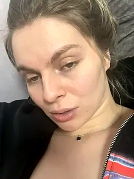 Snapshot of d0uble_trouble chatting on December 21, 2025, 1:35 pm d0uble trouble online show from December 21, 2025, 1:35 pm