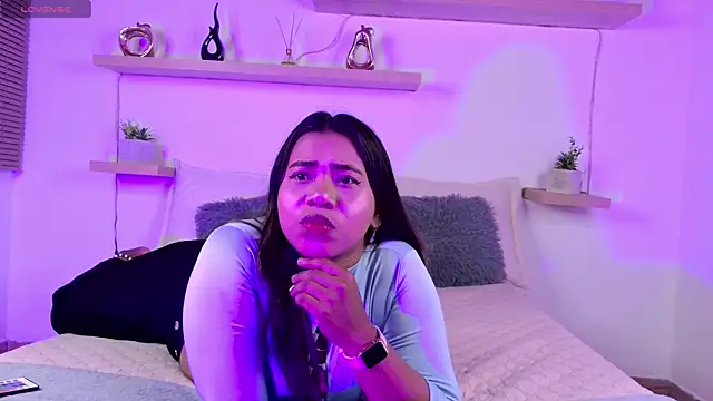 Lunaartistry online show from November 29, 2025, 2:55 am