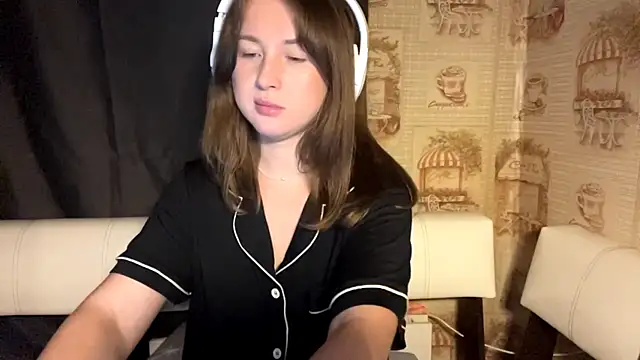 Snapshot of Tessa_Muse chatting on December 13, 2025, 8:04 pm Tessa Muse online show from December 13, 2025, 8:04 pm