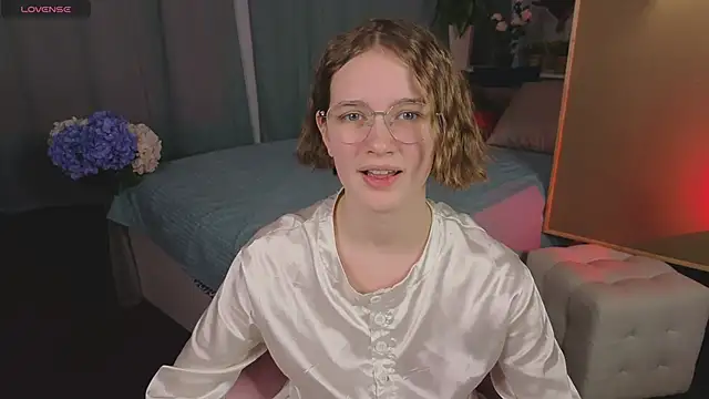 Mia Mooore online show from February 13, 2026, 2:17 pm