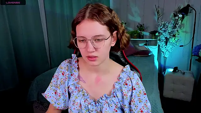 Mia Mooore online show from February 26, 2026, 1:33 pm