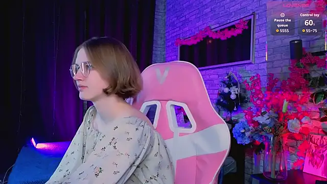 Mia Mooore online show from December 21, 2025, 1:46 pm