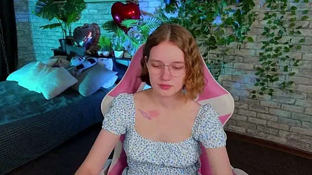 Mia Mooore online show from February 9, 2026, 1:31 pm