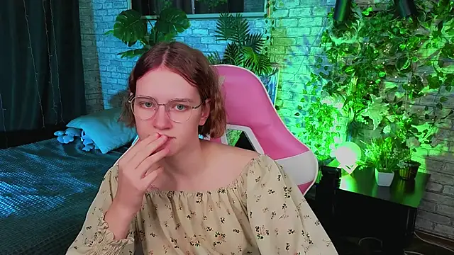 Mia Mooore online show from February 20, 2026, 1:24 pm