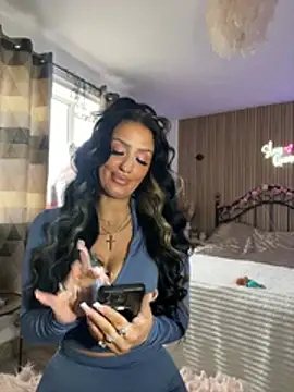 Snapshot of Lolaxox_ chatting on February 10, 2026, 11:20 am Lolaxox online show from February 10, 2026, 11:20 am