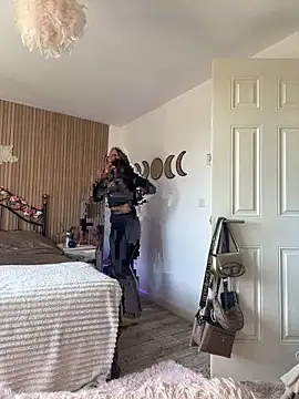 Lolaxox  online show from March 21, 2026, 4:00 pm