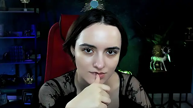 Snapshot of KateWillows chatting on February 8, 2026, 4:32 am KateWillows online show from February 8, 2026, 4:32 am