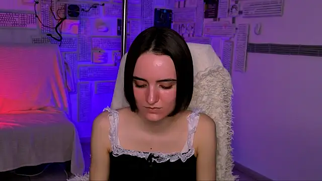 Snapshot of KateWillows chatting on April 8, 2026, 4:58 am KateWillows online show from April 8, 2026, 4:58 am