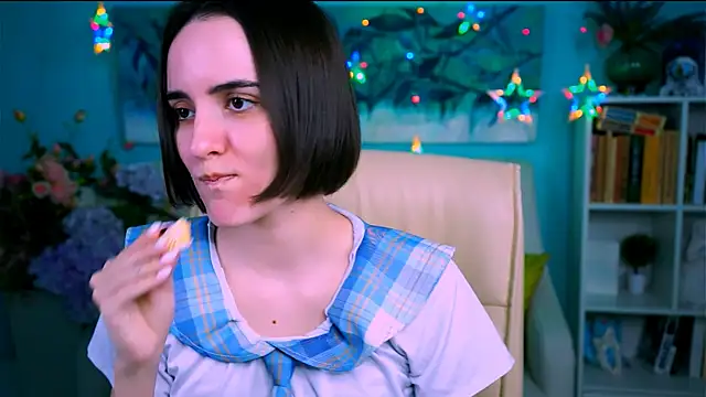 Snapshot of KateWillows chatting on April 12, 2026, 4:38 am KateWillows online show from April 12, 2026, 4:38 am