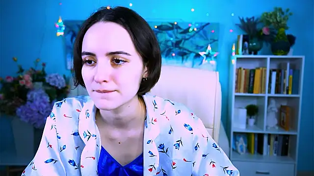 Snapshot of KateWillows chatting on February 12, 2026, 4:12 am KateWillows online show from February 12, 2026, 4:12 am