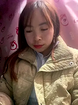 alissa-ww online show from December 18, 2025, 5:45 am