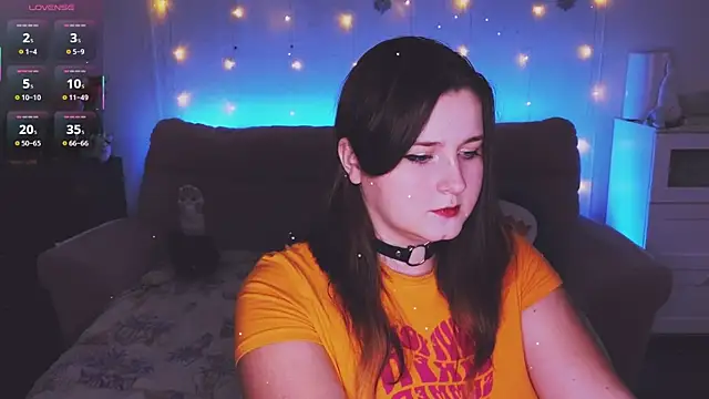 Snapshot of AlvaRina chatting on December 17, 2025, 7:19 pm AlvaRina online show from December 17, 2025, 7:19 pm