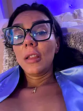 Snapshot of SofhiaTaylor chatting on December 13, 2025, 8:04 pm SofhiaTaylor online show from December 13, 2025, 8:04 pm