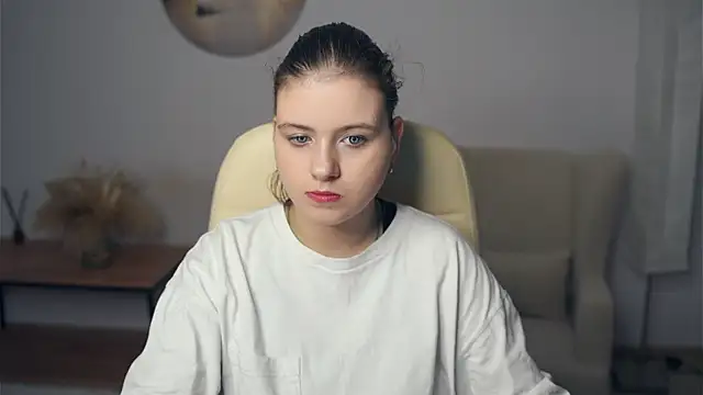 NovellaArjune online show from December 3, 2025, 8:03 am