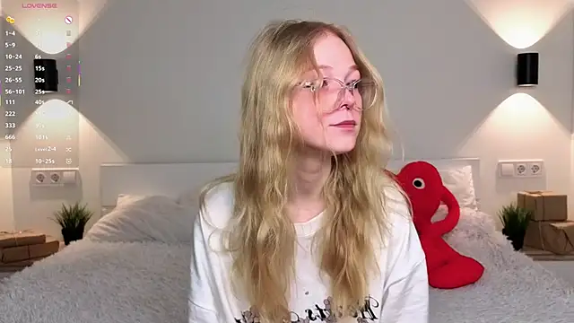 GhisllaineWestler online show from February 19, 2026, 4:31 am