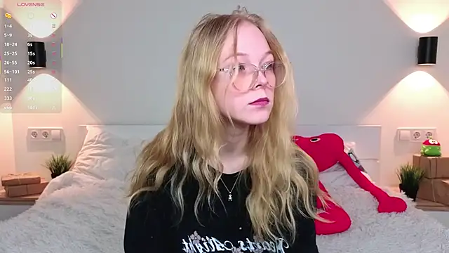 GhisllaineWestler online show from March 2, 2026, 4:35 am