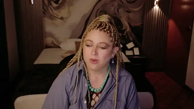 MilfArlet online show from March 18, 2026, 2:41 pm