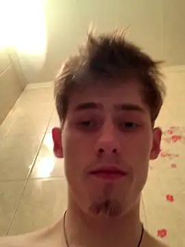 Snapshot of FreeRich chatting on December 17, 2025, 3:39 pm FreeRich online show from December 17, 2025, 3:39 pm