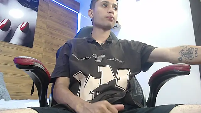 Snapshot of LucassSmith11 chatting on March 11, 2026, 8:14 pm LucassSmith11 online show from March 11, 2026, 8:14 pm