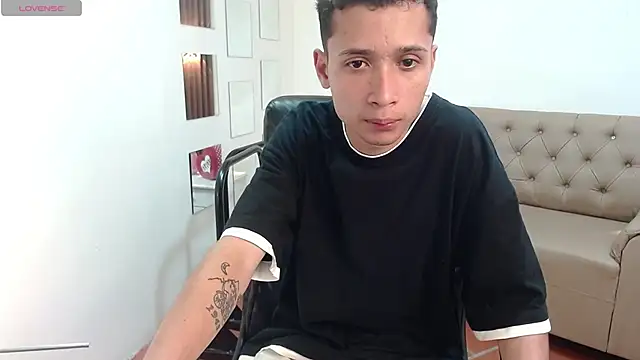 Snapshot of LucassSmith11 chatting on April 1, 2026, 7:33 pm LucassSmith11 online show from April 1, 2026, 7:33 pm