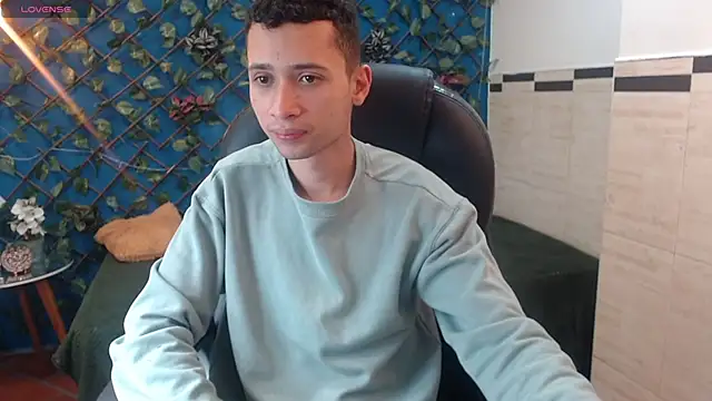 Snapshot of LucassSmith11 chatting on January 6, 2026, 12:20 pm LucassSmith11 online show from January 6, 2026, 12:20 pm