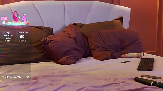 Snapshot of OliviaMazee chatting on December 13, 2025, 8:04 pm OliviaMazee online show from December 13, 2025, 8:04 pm