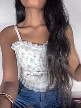 Snapshot of Kaveri_07 chatting on December 15, 2025, 4:35 pm Kaveri 07 online show from December 15, 2025, 4:35 pm