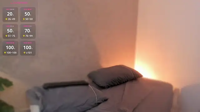 Snapshot of miah_luv chatting on December 4, 2025, 8:08 pm miah luv online show from December 4, 2025, 8:08 pm