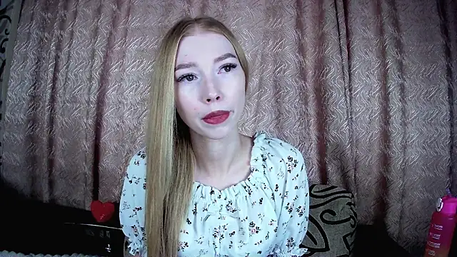 Snapshot of Rysella chatting on December 15, 2025, 10:32 am Rysella online show from December 15, 2025, 10:32 am