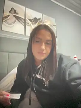 Snapshot of larysinha chatting on June 3, 2026, 10:36 pm larysinha online show from June 3, 2026, 10:36 pm